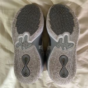 Kyrie Infinity Basketball Shoes Used